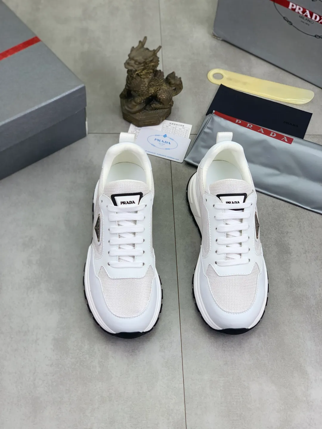 Men's shoes 💰P560💰[New style] popular models are on the official website, 🆘 Trendy brand (Prada) mainly promotes popular models, avant-garde and versatile fashion men's shoes private version mold opening, cowhide surface splicing 1:1.. Fashionable and simple, original imported cowhide lining cowhide feet; the atmosphere and personality are more fashionable, eye-catching and pursuing class. It will subvert the old idea and be a must-have for fashionistas with you! Must keep it for yourself! Tall and comfortable, large and low, high-end quality workmanship. Code number: 38-45 3️⃣optional.